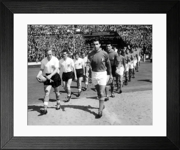 Framed Print : Football International Friendly England v Italy 1959 Billy Wright