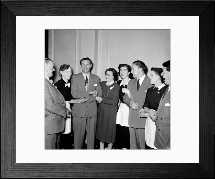 Framed Print : Stanley Matthews Footballer with Family. May 1953 D2281-002 Framed Print : Stanley Matthews Footballer with Family. May 1953 D2281-002
