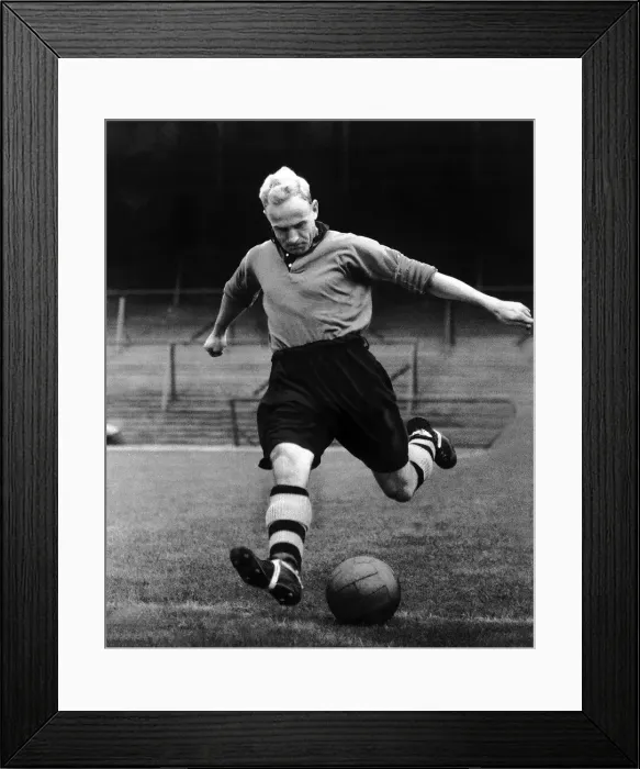 Framed Print : Billy Wright Wolverhampton Wanders and England footballer Framed Print : Billy Wright Wolverhampton Wanders and England footballer