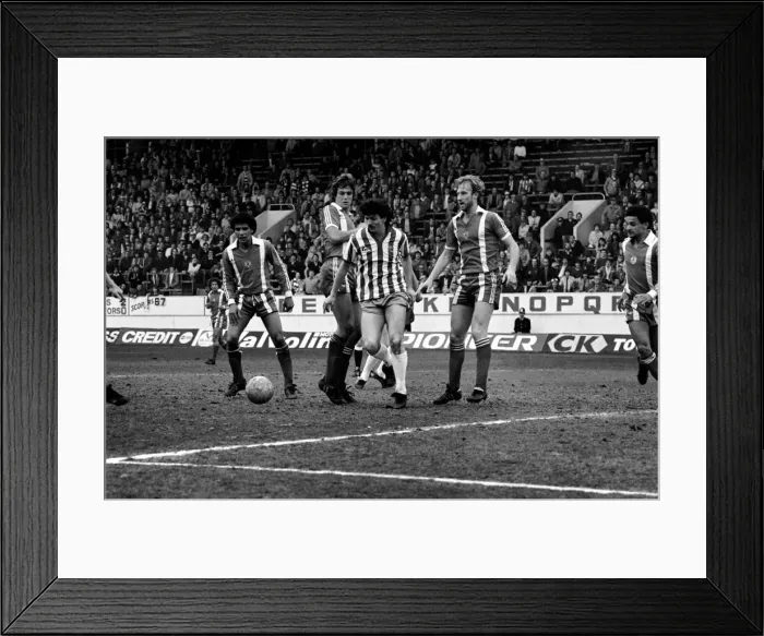 Framed Print : Sheffield Wed. 2 v. Leyton Orient 0. March 1982 MF06-21-022 Local Caption Framed Print : Sheffield Wed. 2 v. Leyton Orient 0. March 1982 MF06-21-022 Local Caption
