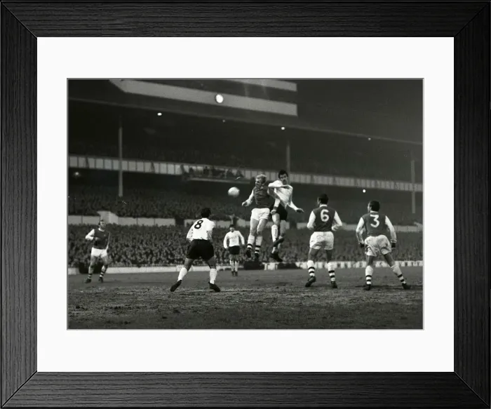Framed Print : English League Cup Semi Final Second Leg match at White Hart Lane Framed Print : English League Cup Semi Final Second Leg match at White Hart Lane