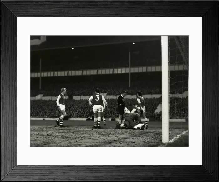 Framed Print : English League Cup Semi Final Second Leg match at White Hart Lane Framed Print : English League Cup Semi Final Second Leg match at White Hart Lane