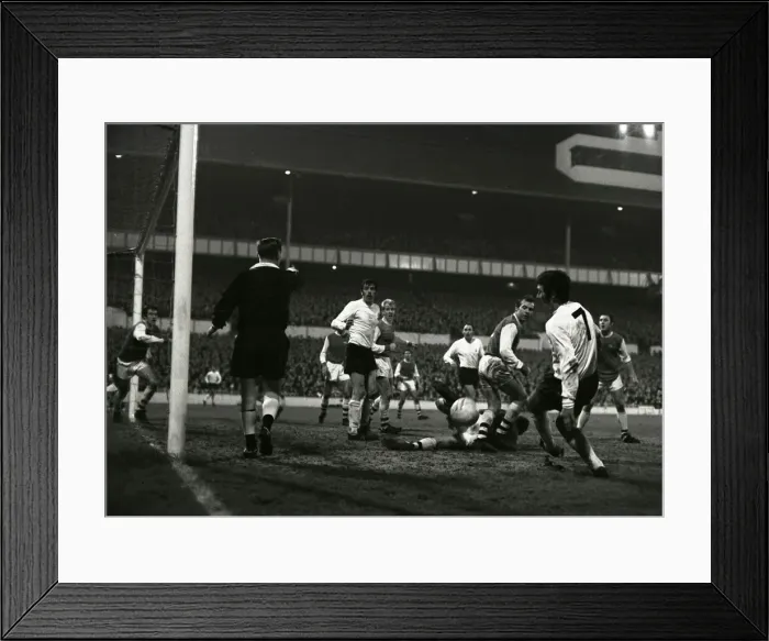 Framed Print : English League Cup Semi Final Second Leg match at White Hart Lane Framed Print : English League Cup Semi Final Second Leg match at White Hart Lane