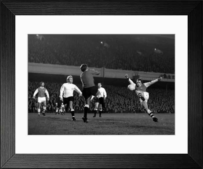 Framed Print : English League Cup Semi Final First Leg match at Highbury Framed Print : English League Cup Semi Final First Leg match at Highbury