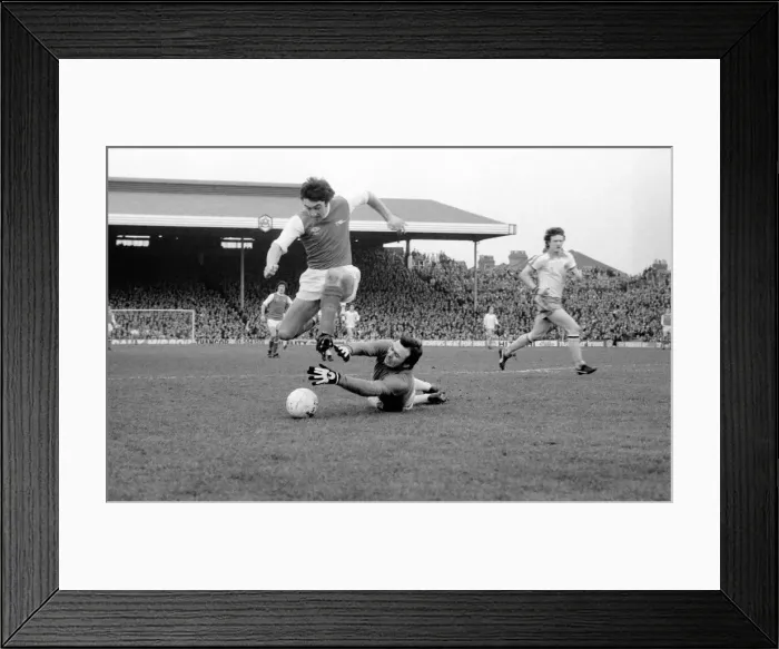 Framed Print : Arsenal 3 v. Aston Villa 1. Division 1 football. February 1980 LF01-20-015