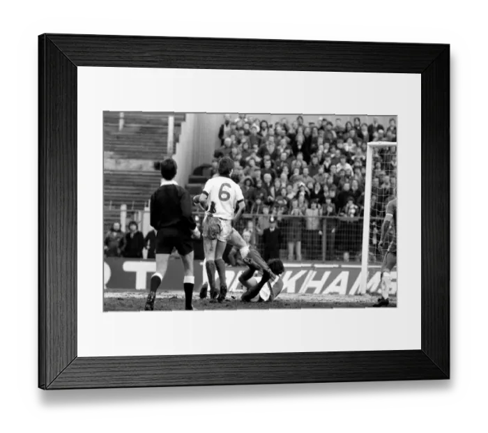 Framed Print : Chelsea 2 v. Shrewsbury Town 4. Division 2 football. February 1980 LF01-16-048 Framed Print : Chelsea 2 v. Shrewsbury Town 4. Division 2 football. February 1980 LF01-16-048