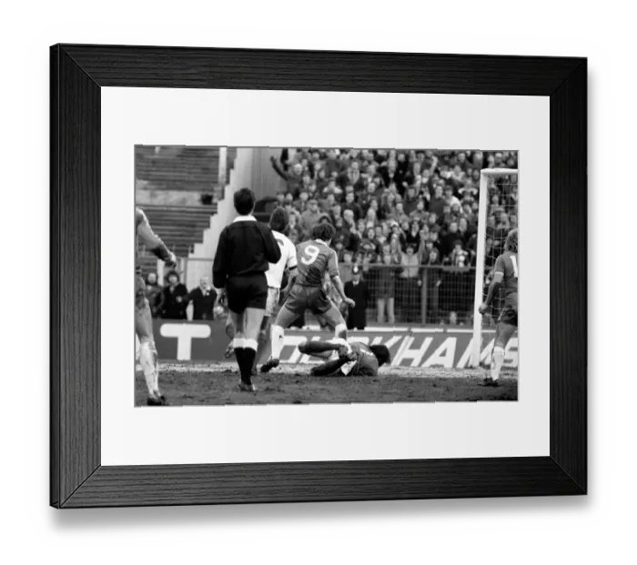 Framed Print : Chelsea 2 v. Shrewsbury Town 4. Division 2 football. February 1980 LF01-16-047 Framed Print : Chelsea 2 v. Shrewsbury Town 4. Division 2 football. February 1980 LF01-16-047
