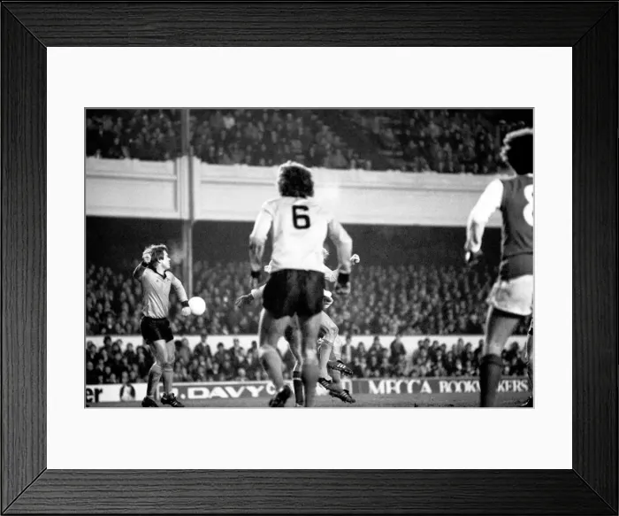 Framed Print : Arsenal 2 v. Derby County 0. Division 1 football January 1980 LF01-05-007