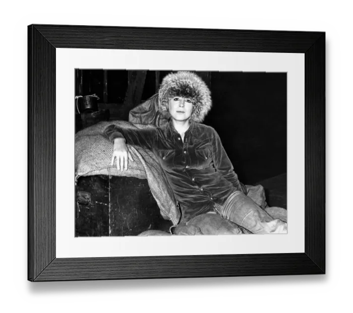 Framed Print : Singer Marianne Faithfull appearing in The Rainmaker at the Sunderland Empire 11 October Framed Print : Singer Marianne Faithfull appearing in The Rainmaker at the Sunderland Empire 11 October