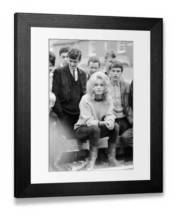 Framed Print : Brigitte Bardot (30) in Hampstead, London to complete a few finishing scenes for her new Framed Print : Brigitte Bardot (30) in Hampstead, London to complete a few finishing scenes for her new