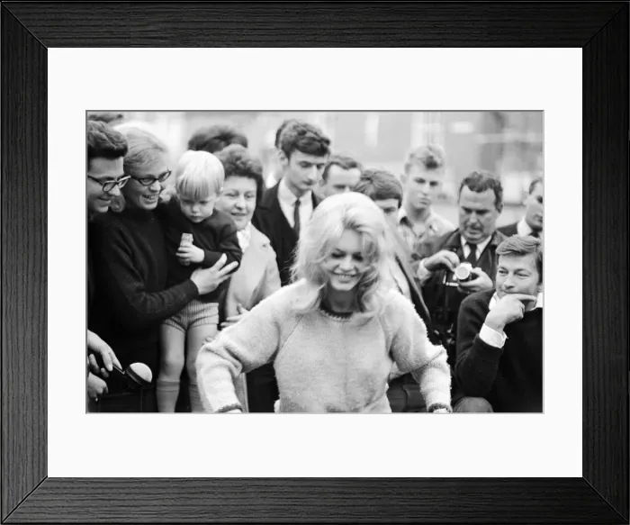 Framed Print : Brigitte Bardot (30) in Hampstead, London to complete a few finishing scenes for her new Framed Print : Brigitte Bardot (30) in Hampstead, London to complete a few finishing scenes for her new