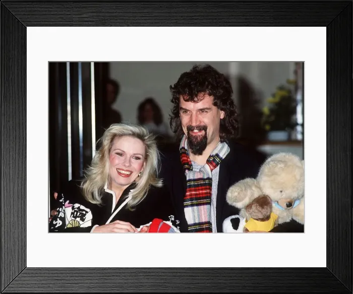 Framed Print : Billy Connolly with wife Pamela Stephenson with their first daughter, Daisy Framed Print : Billy Connolly with wife Pamela Stephenson with their first daughter, Daisy