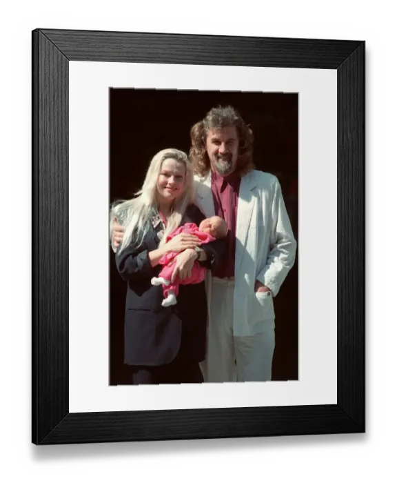 Framed Print : Pamela Stephenson and Billy Connolly pictured leaving hospital with new born baby Framed Print : Pamela Stephenson and Billy Connolly pictured leaving hospital with new born baby