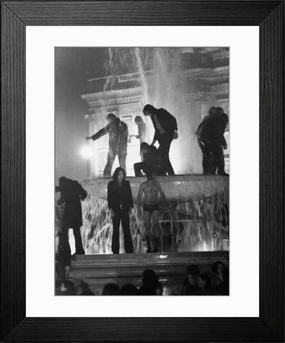 Framed Print : Trafalger Square, New Years Day 1973 Framed Print : Trafalger Square, New Years Day 1973