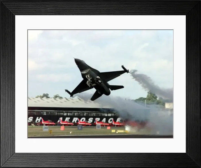 Framed Print : American F16 Fighter takes off at the Farnborough Airshow 1998 Framed Print : American F16 Fighter takes off at the Farnborough Airshow 1998