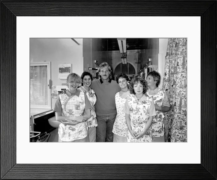 Framed Print : Ian Botham hands over a cheque for £15, 000, raised by readers of the Sunday Sun Framed Print : Ian Botham hands over a cheque for £15, 000, raised by readers of the Sunday Sun