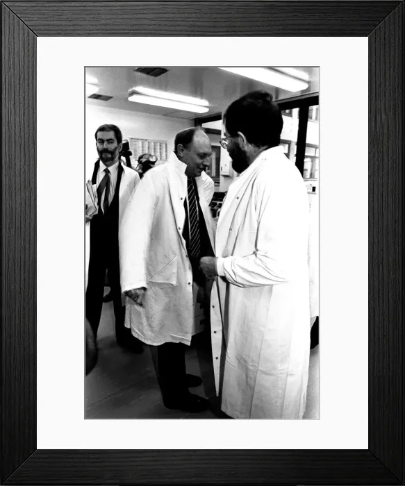 Framed Print : Neil Kinnock during a visit to Tyneisde 9 January 1987 - Neil donned a Framed Print : Neil Kinnock during a visit to Tyneisde 9 January 1987 - Neil donned a