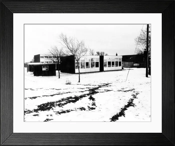 Framed Print : Netherton School pictured in the snow of January 1986. 08 / 01 / 86 Framed Print : Netherton School pictured in the snow of January 1986. 08 / 01 / 86