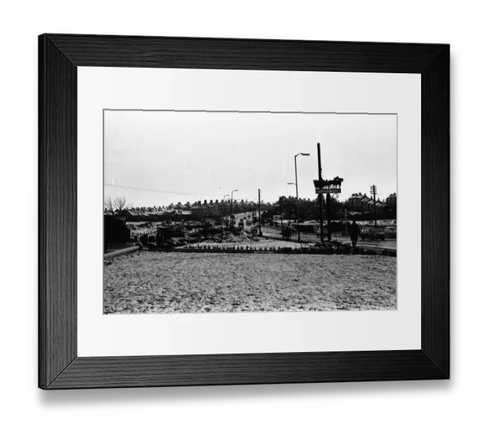 Framed Print : Traffic struggles along Bensham Bank, Gateshead, in the snow 23 Novemver 1971