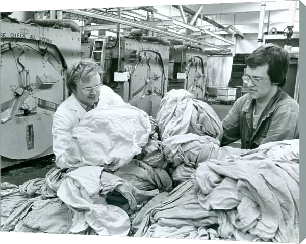 Volunteers in Newcastle General Hospital laundry. Wynn Griffiths Assistant Sector