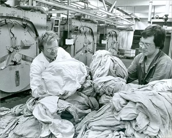 Volunteers in Newcastle General Hospital laundry. Wynn Griffiths Assistant Sector
