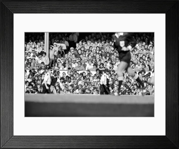Framed Print : English League Division One match at Highbury. Arsenal 2 v Tottenham Hotspur 0 Framed Print : English League Division One match at Highbury. Arsenal 2 v Tottenham Hotspur 0