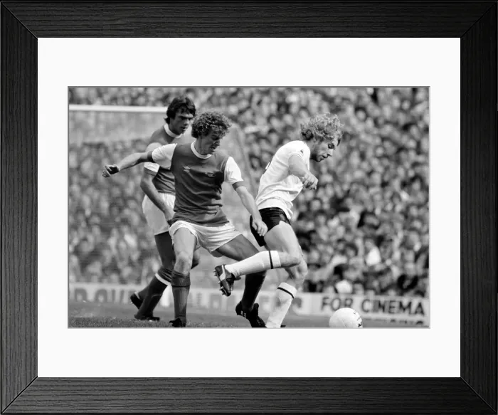 Framed Print : English League Division One match at Highbury. Arsenal 2 v Tottenham Hotspur 0 Framed Print : English League Division One match at Highbury. Arsenal 2 v Tottenham Hotspur 0