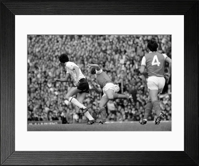 Framed Print : English League Division One match at Highbury. Arsenal 2 v Tottenham Hotspur 0 Framed Print : English League Division One match at Highbury. Arsenal 2 v Tottenham Hotspur 0