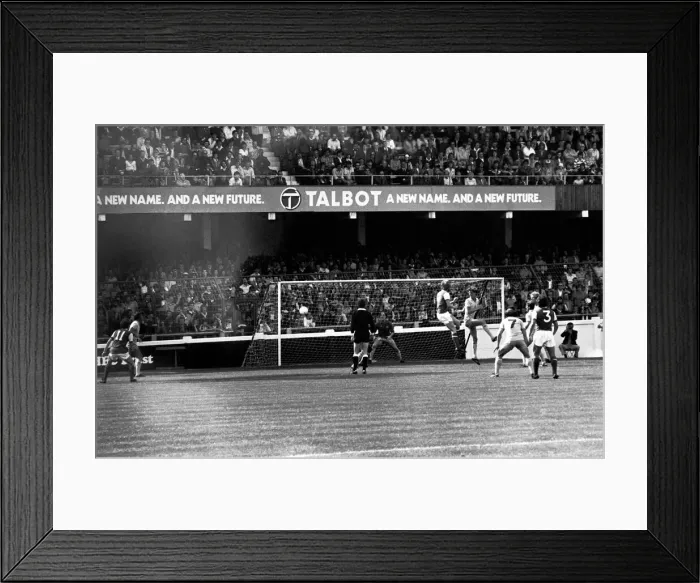 Framed Print : English Division 1. Coventry 3 v. Arsenal 1. August 1980 LF04-09 Framed Print : English Division 1. Coventry 3 v. Arsenal 1. August 1980 LF04-09