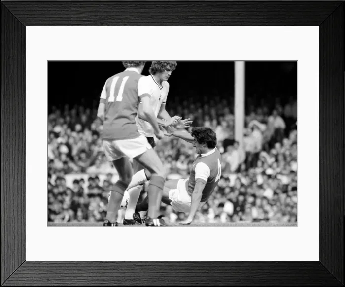 Framed Print : English League Division One match at Highbury. Arsenal 2 v Tottenham Hotspur 0 Framed Print : English League Division One match at Highbury. Arsenal 2 v Tottenham Hotspur 0