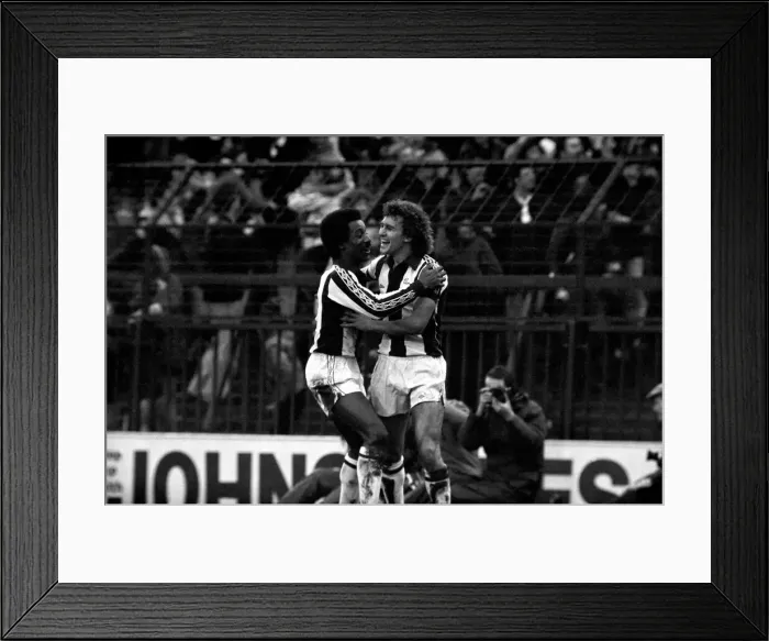 Framed Print : English League Division One match at The Hawthorns. West Bromwich Albion v Arsenal Framed Print : English League Division One match at The Hawthorns. West Bromwich Albion v Arsenal