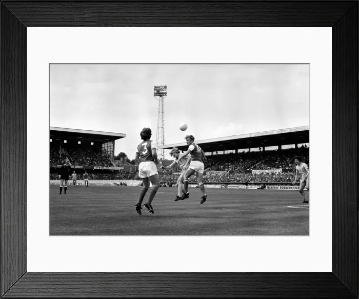 Framed Print : English Division 1. Coventry 3 v. Arsenal 1. August 1980 LF04-09-026