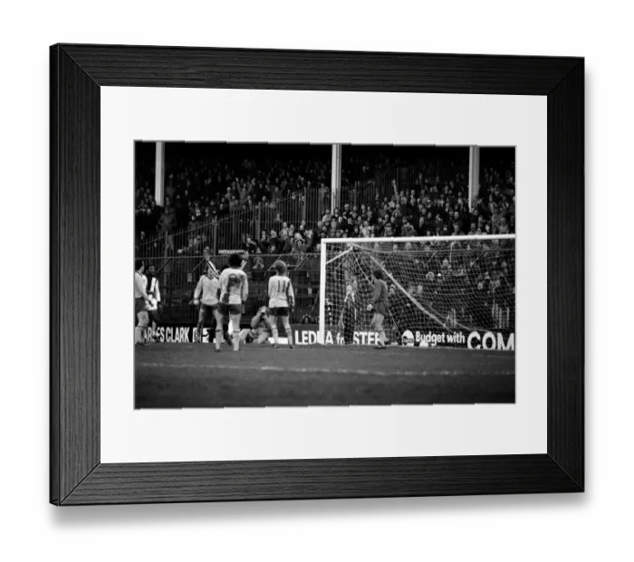 Framed Print : English League Division One match at The Hawthorns. West Bromwich Albion v Arsenal Framed Print : English League Division One match at The Hawthorns. West Bromwich Albion v Arsenal