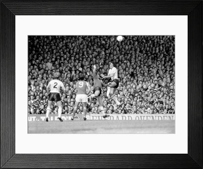 Framed Print : English League Division One match at Highbury. Arsenal 2 v Tottenham Hotspur 0 Framed Print : English League Division One match at Highbury. Arsenal 2 v Tottenham Hotspur 0