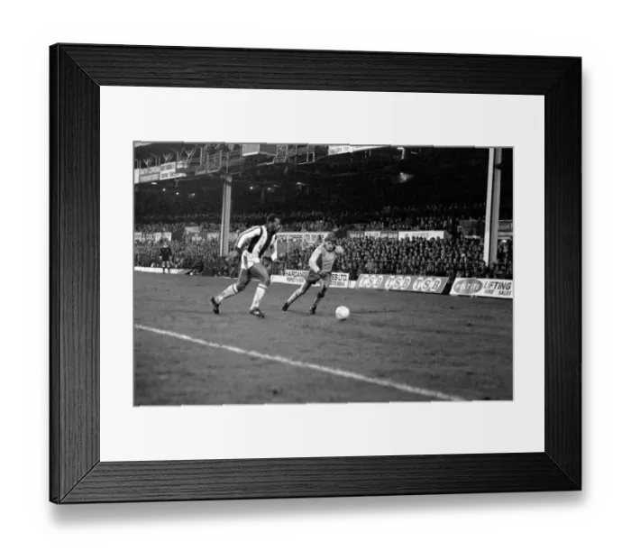 Framed Print : English League Division One match at The Hawthorns. West Bromwich Albion v Arsenal
