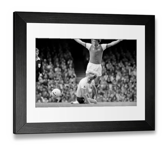 Framed Print : English League Division One match at Highbury. Arsenal 2 v Tottenham Hotspur 0 Framed Print : English League Division One match at Highbury. Arsenal 2 v Tottenham Hotspur 0