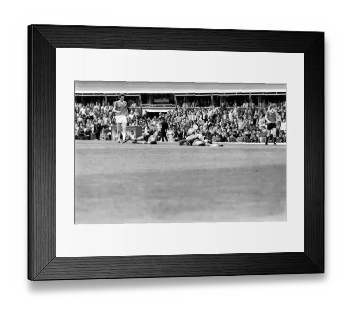 Framed Print : English League Division One match at St. Andrews. Birmingham City 0 v Manchester United 0