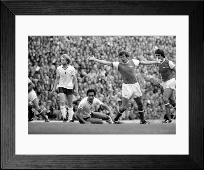 Framed Print : English League Division One match at Highbury. Arsenal 2 v Tottenham Hotspur 0 Framed Print : English League Division One match at Highbury. Arsenal 2 v Tottenham Hotspur 0