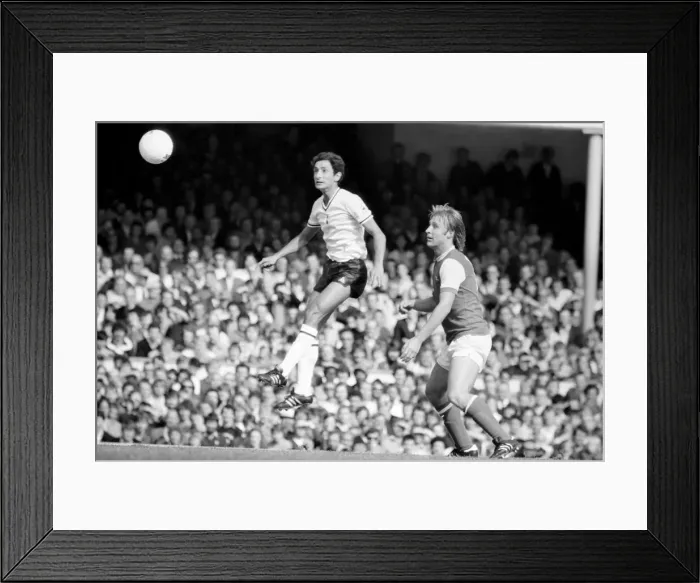 Framed Print : English League Division One match at Highbury. Arsenal 2 v Tottenham Hotspur 0 Framed Print : English League Division One match at Highbury. Arsenal 2 v Tottenham Hotspur 0