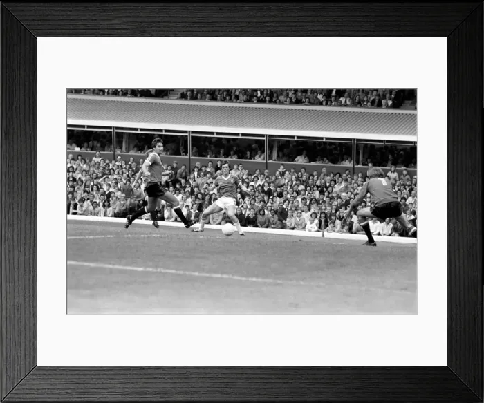 Framed Print : English League Division One match at St. Andrews. Birmingham City 0 v Manchester United 0 Framed Print : English League Division One match at St. Andrews. Birmingham City 0 v Manchester United 0