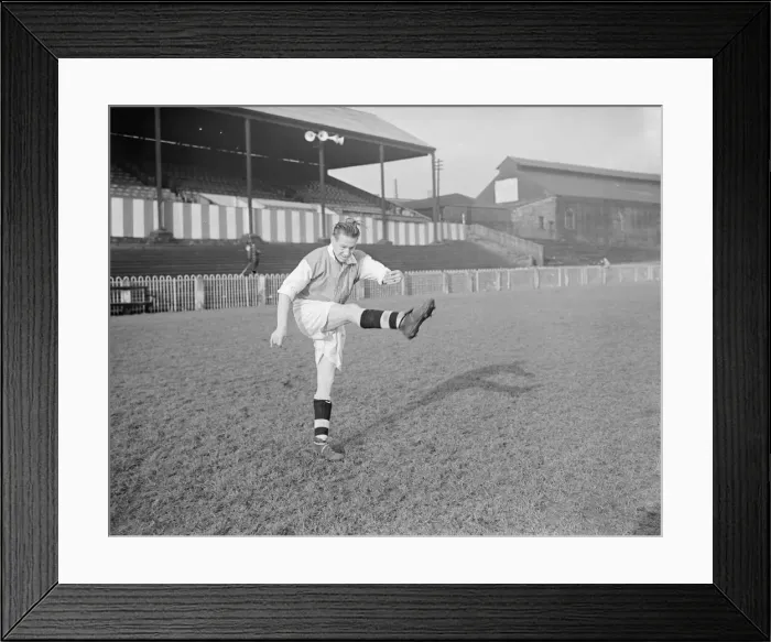Framed Print : Football J Shaw Rotherham Utd 24 / 11 / 1951 B5496 / 5 Framed Print : Football J Shaw Rotherham Utd 24 / 11 / 1951 B5496 / 5