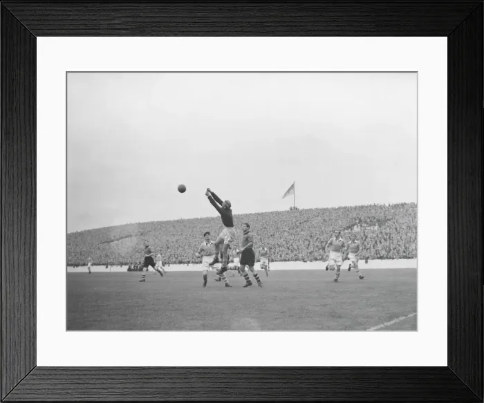 Framed Print : Manchester City v Wolverhampton Wanderers Bert Trautmann goalkeeper ( Man City