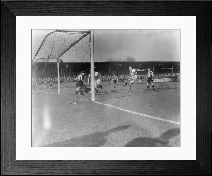 Framed Print : FA Cup Quarter Final Replay at Eastville Stadium. Bristol Rovers 1 v Newcastle Framed Print : FA Cup Quarter Final Replay at Eastville Stadium. Bristol Rovers 1 v Newcastle