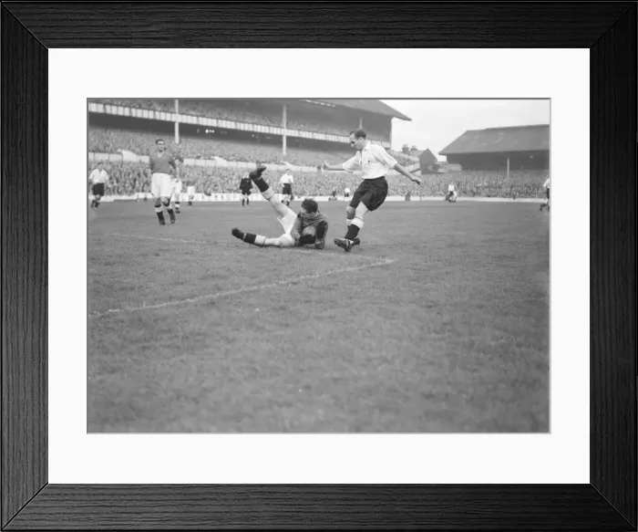 Framed Print : Football Tottenham v Fulham Black (Fulham) takes ball from feet of Medley Framed Print : Football Tottenham v Fulham Black (Fulham) takes ball from feet of Medley