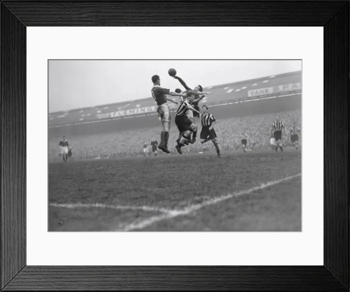 Framed Print : Football Portsmouth v Newcastle SP 9 / 3 / 1952 C1171 Framed Print : Football Portsmouth v Newcastle SP 9 / 3 / 1952 C1171