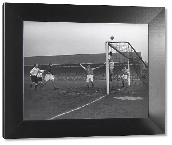 Football Southend United v Bristol Rovers 5  /  2  /  1952 C593  /  2