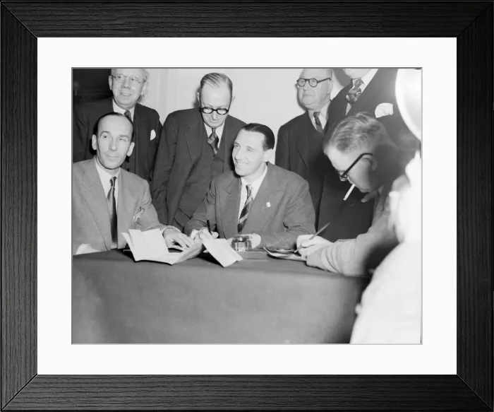 Framed Print : Football Tommy Lawton signs for Brentford FC 15 / 3 / 1952 C1328 / 1 Framed Print : Football Tommy Lawton signs for Brentford FC 15 / 3 / 1952 C1328 / 1