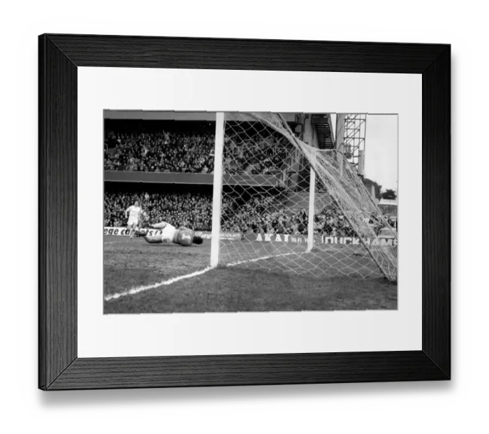 Framed Print : F. A Cup Football. Chelsea 2 v. Tottenham Hotspurs 3. F. A. Cup March 1982 LF08-16-006 Framed Print : F. A Cup Football. Chelsea 2 v. Tottenham Hotspurs 3. F. A. Cup March 1982 LF08-16-006