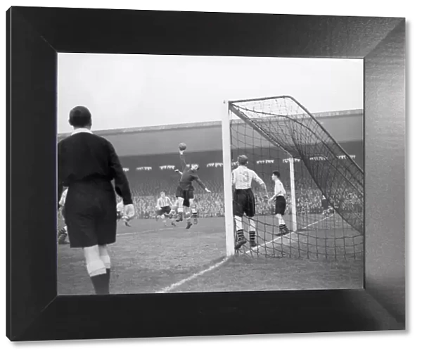 Football Fulham v Sunderland SP 13  /  4  /  1952 C1875  /  2