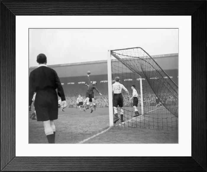 Framed Print : Football Fulham v Sunderland SP 13 / 4 / 1952 C1875 / 2 Framed Print : Football Fulham v Sunderland SP 13 / 4 / 1952 C1875 / 2